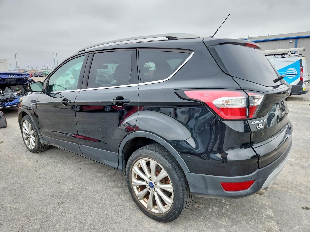 2017 Ford Escape Titanium - zdjęcie 2