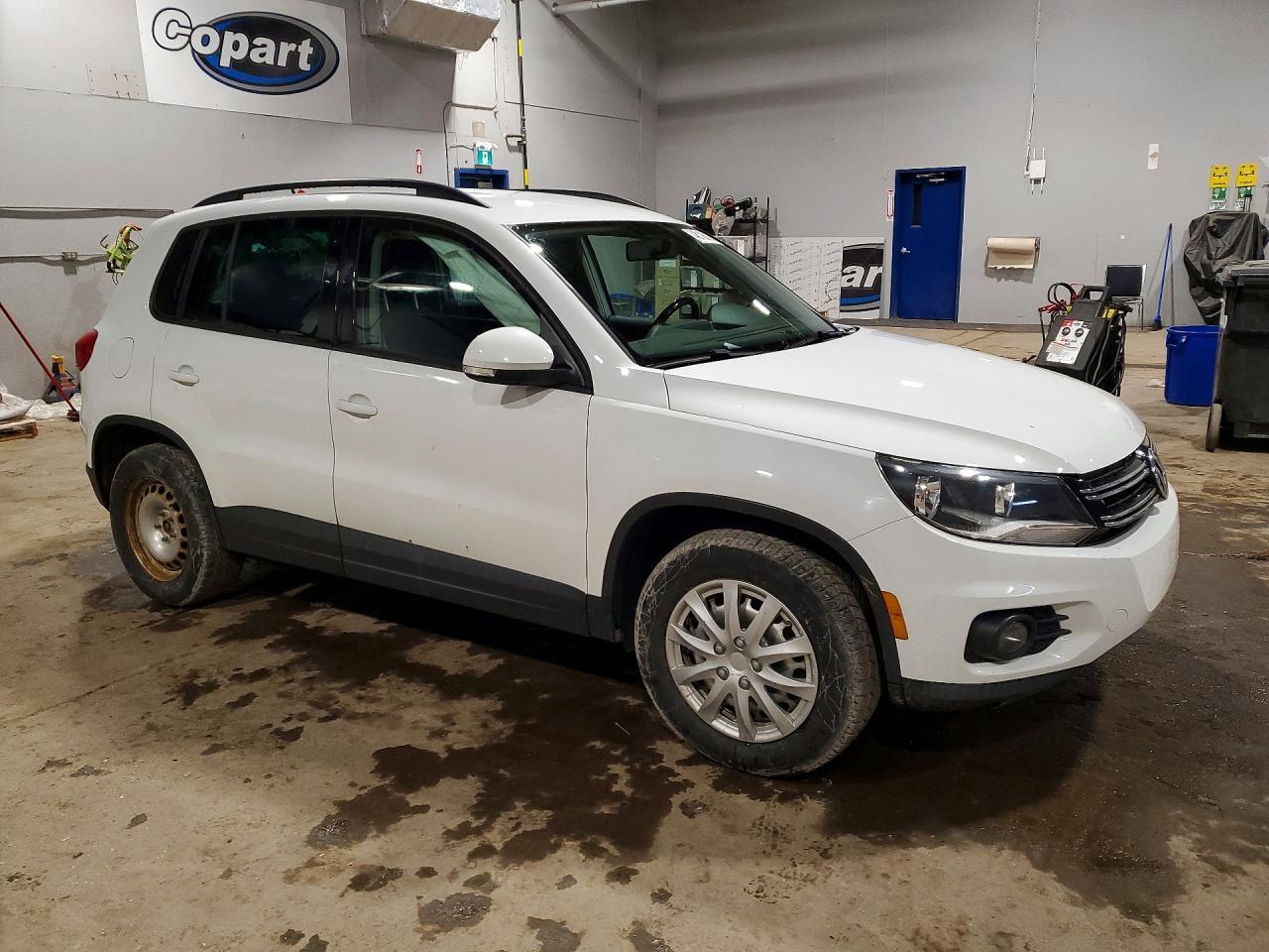 2014 Volkswagen Tiguan S - zdjęcie 4