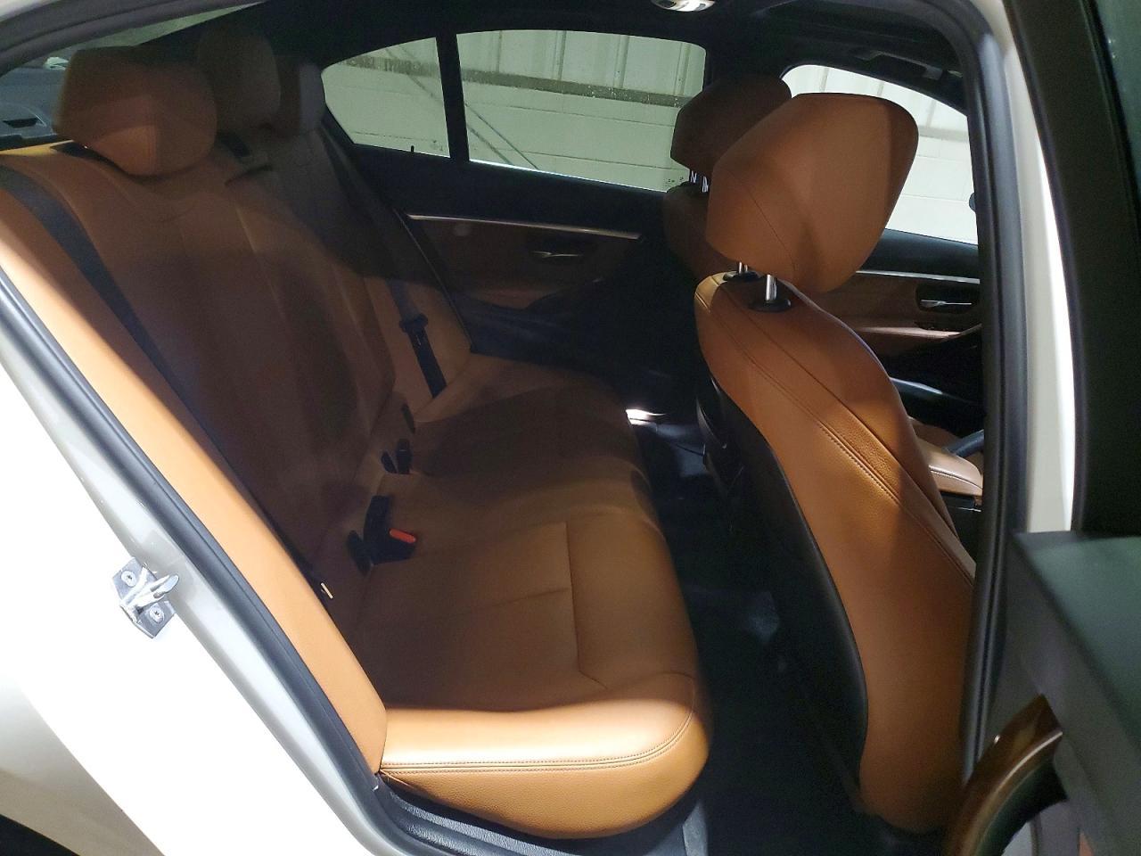 2017 BMW 330 Xi - zdjęcie 10