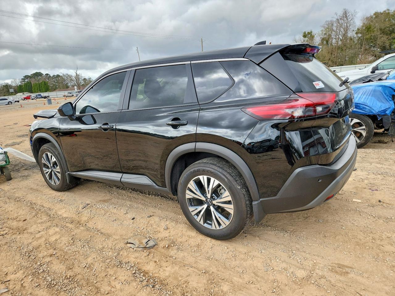 2023 Nissan Rogue Sv - zdjęcie 2