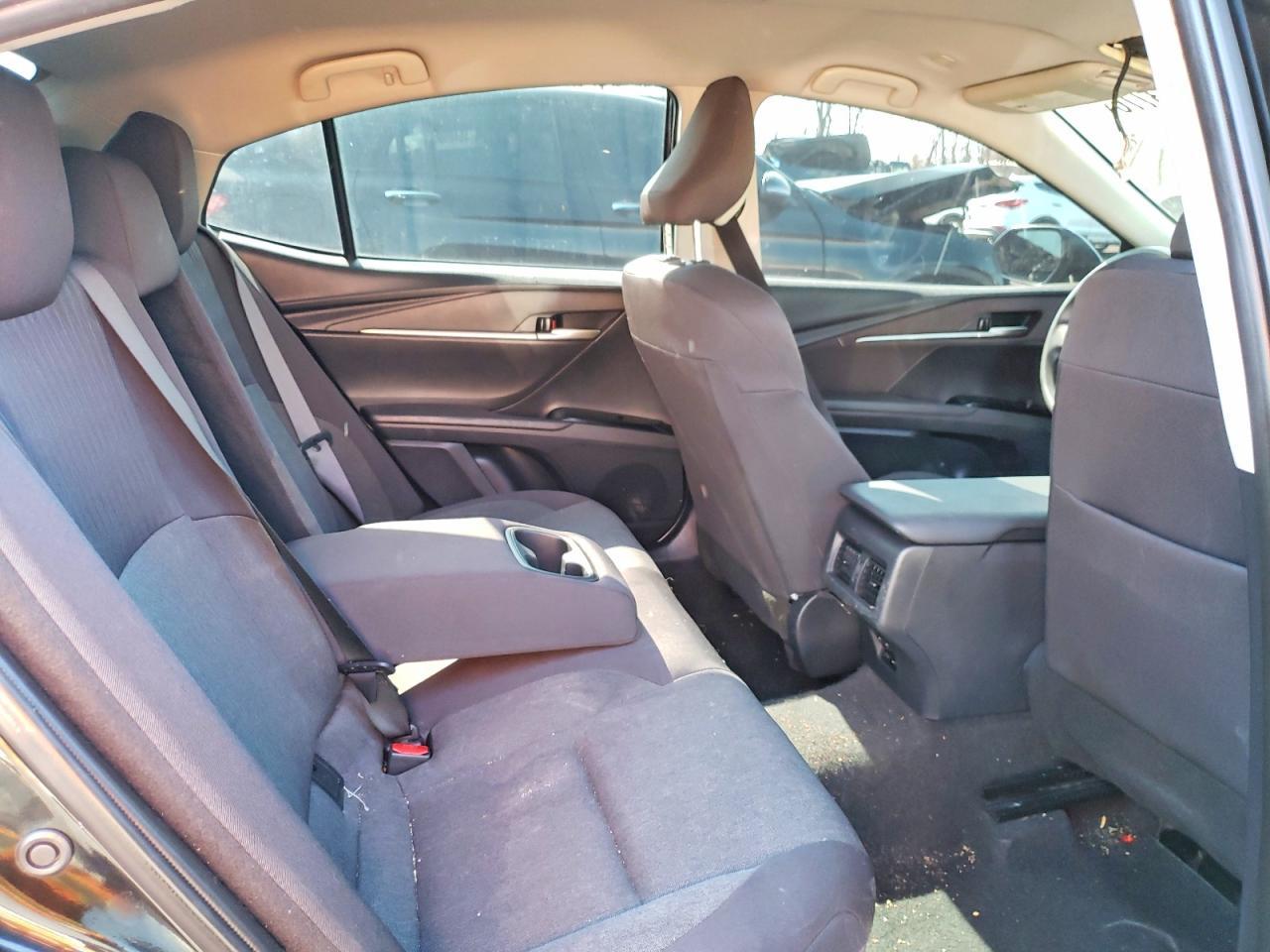 2025 Toyota Camry Le - zdjęcie 10