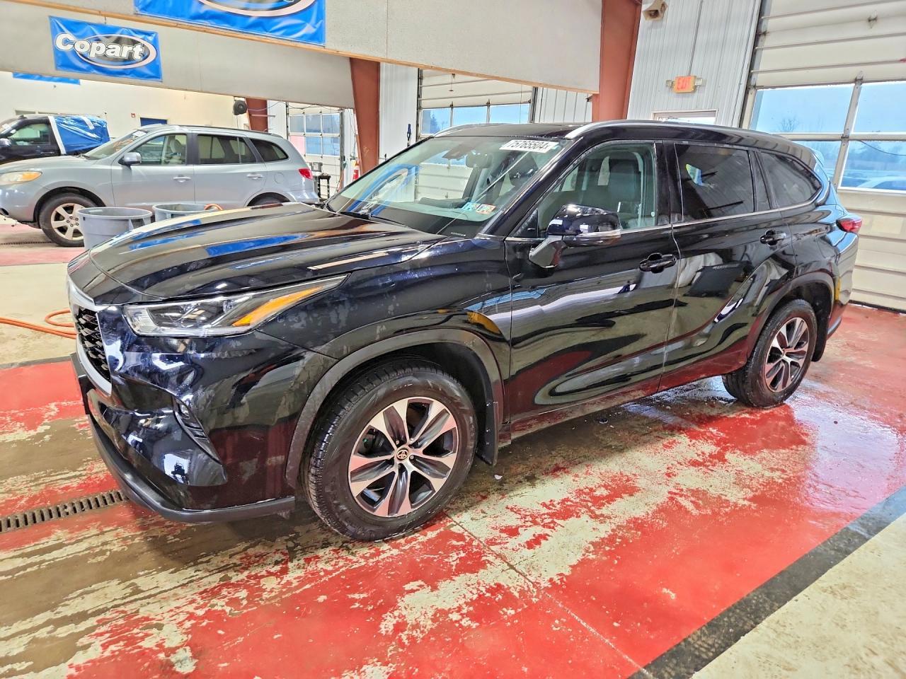 2021 Toyota Highlander Xle - zdjęcie główne