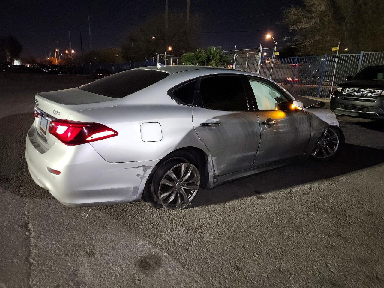 Infiniti Q70 - zdjęcie 3