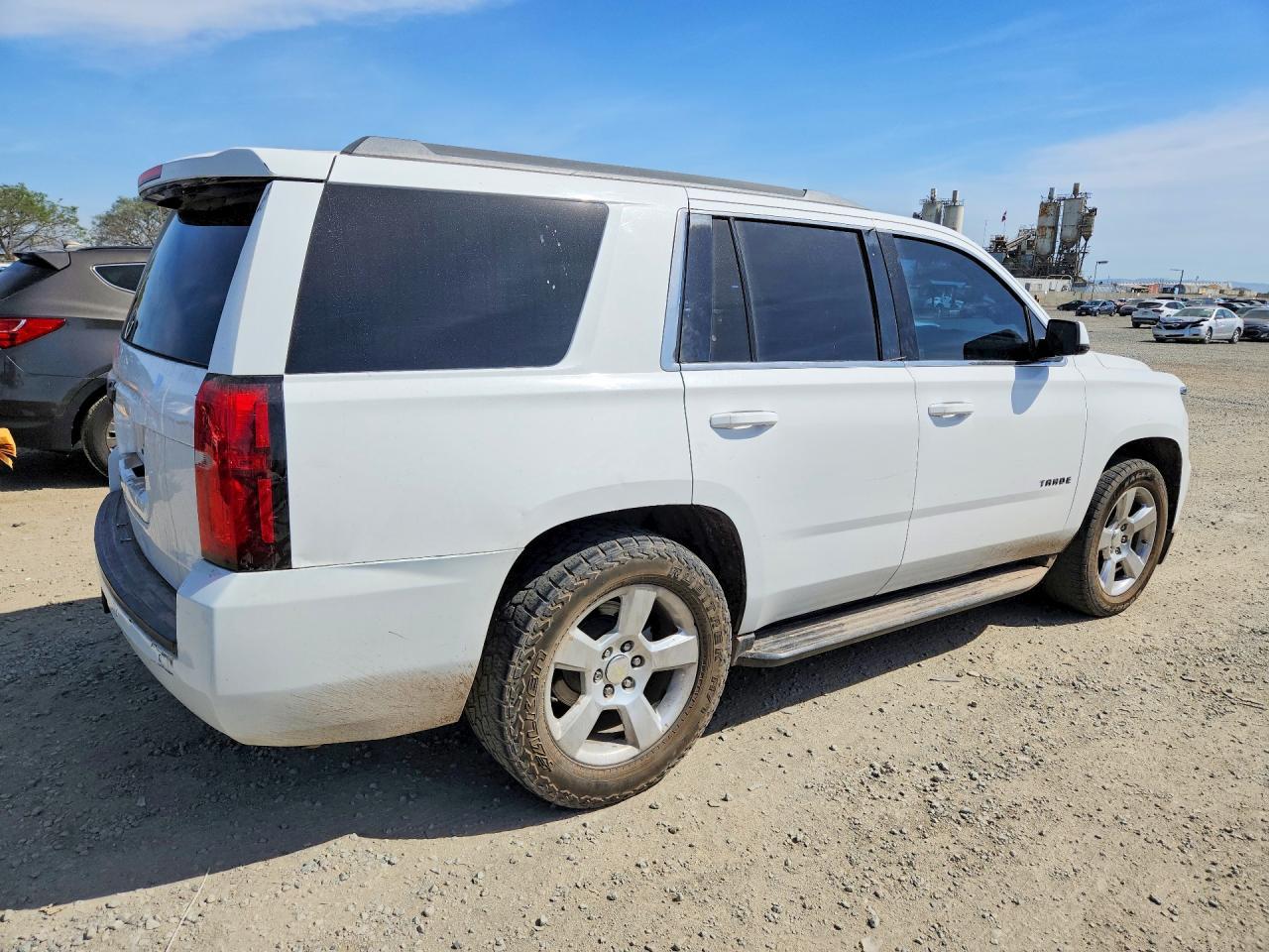 2015 Chevrolet Tahoe C1500 Ls - zdjęcie 3