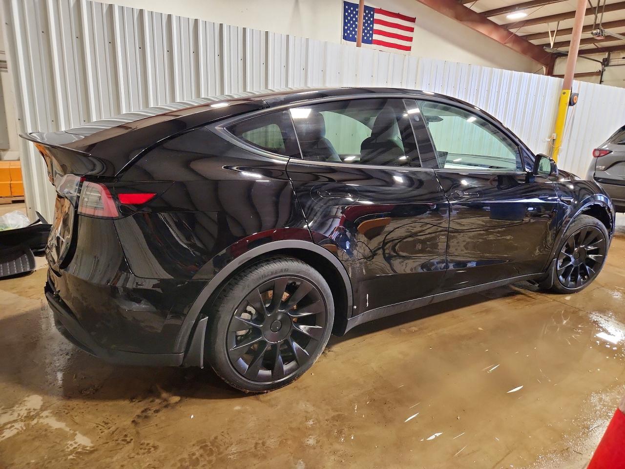 2024 Tesla Model Y - zdjęcie 3