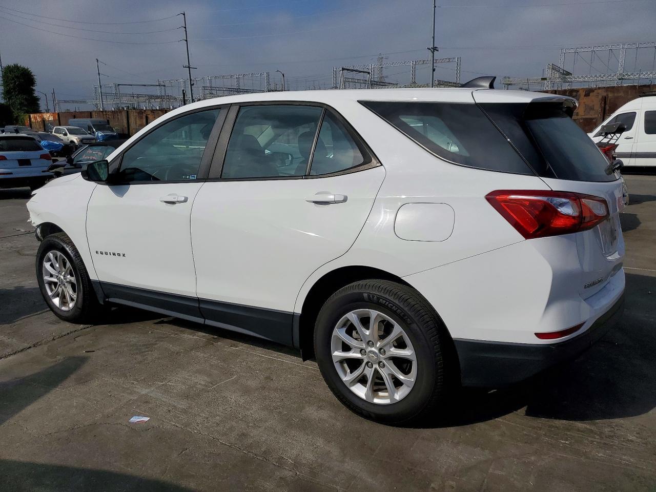 2020 Chevrolet Equinox Ls - zdjęcie 2