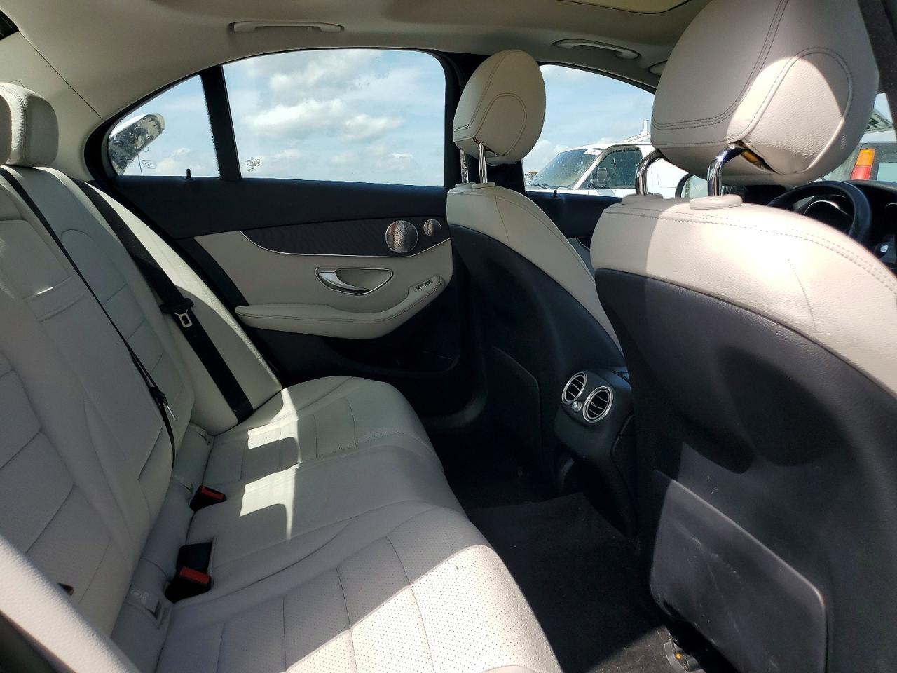 2017 Mercedes-Benz C 300 - zdjęcie 10