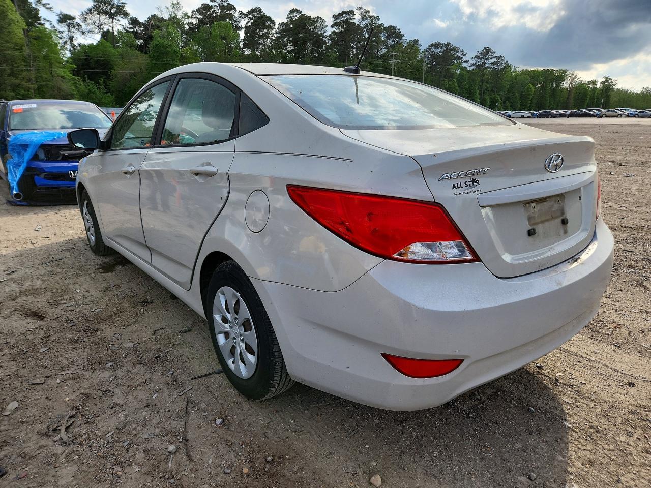 2016 Hyundai Accent Se - zdjęcie 2