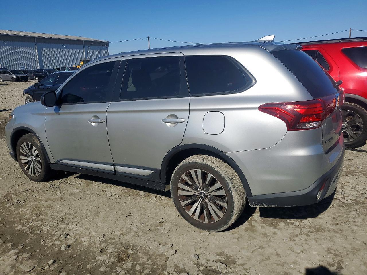 2019 Mitsubishi Outlander Es - zdjęcie 2