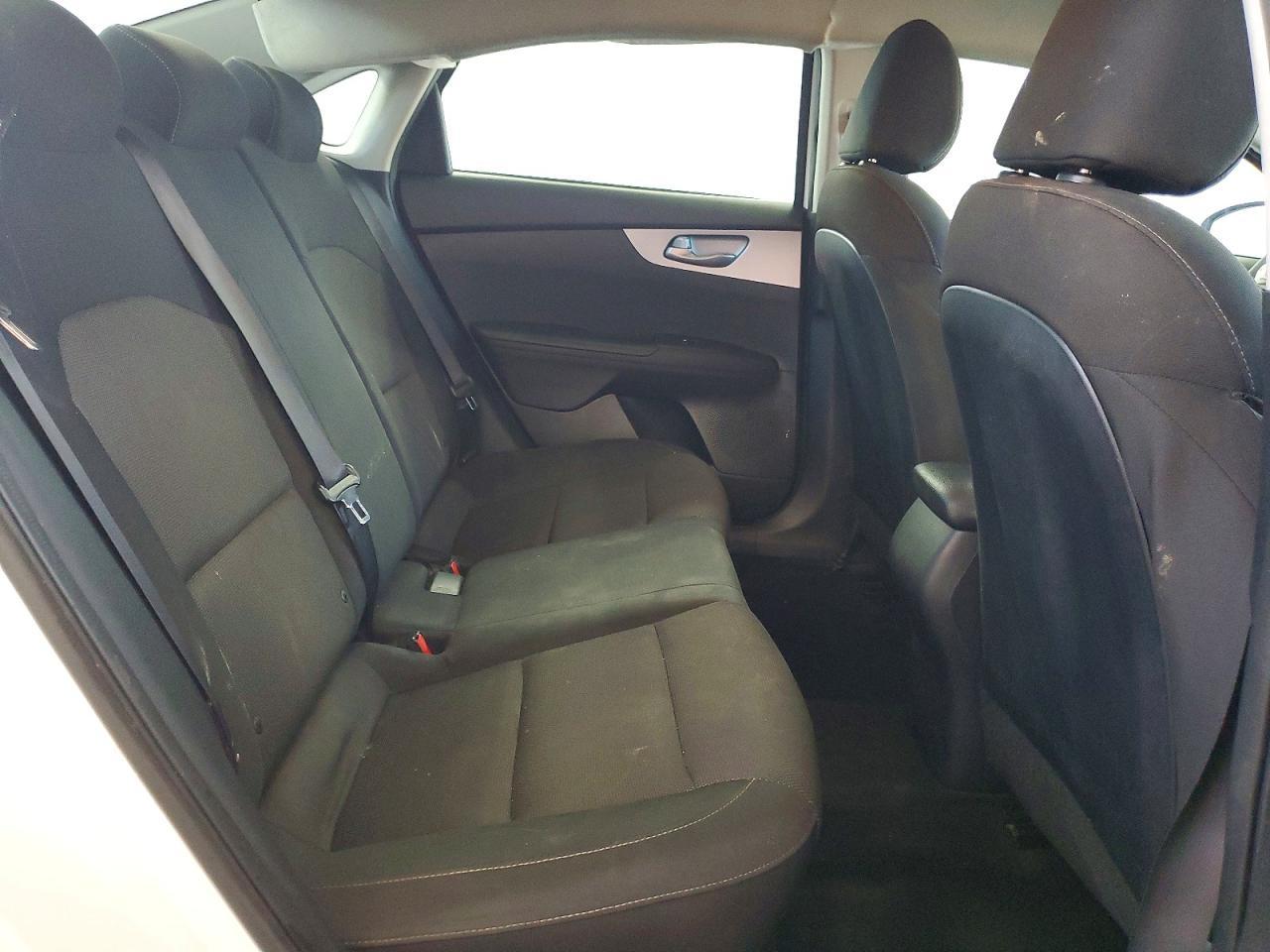 2024 Kia Forte Lxs - zdjęcie 10