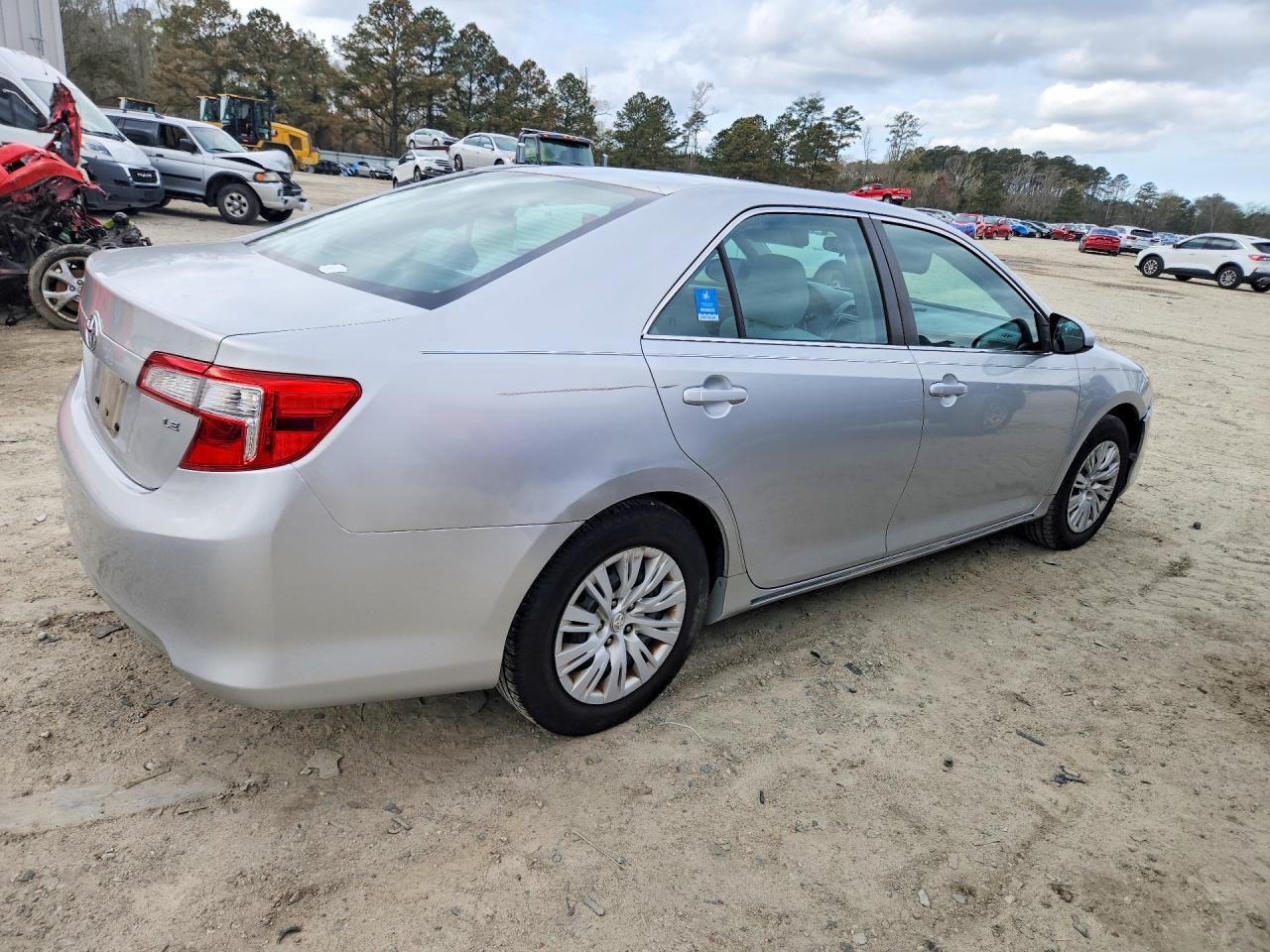 2013 Toyota Camry Le - zdjęcie 3