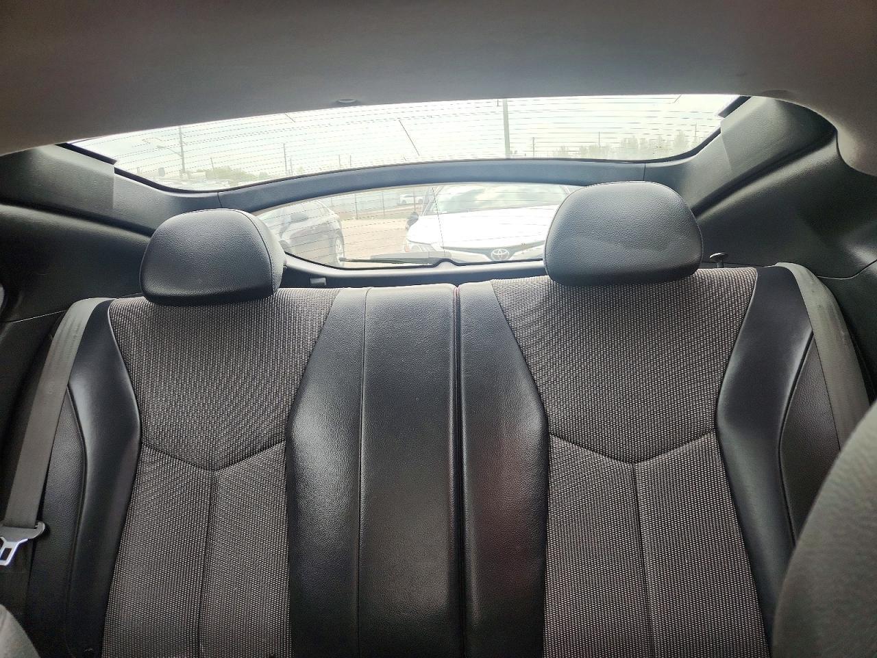 2013 Hyundai Veloster Base - zdjęcie 10