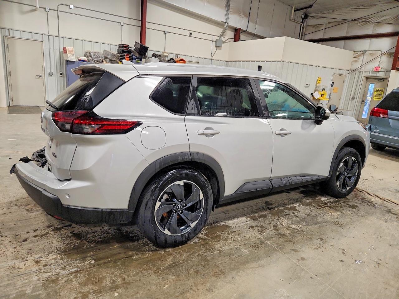 2024 Nissan Rogue Sv - zdjęcie 3