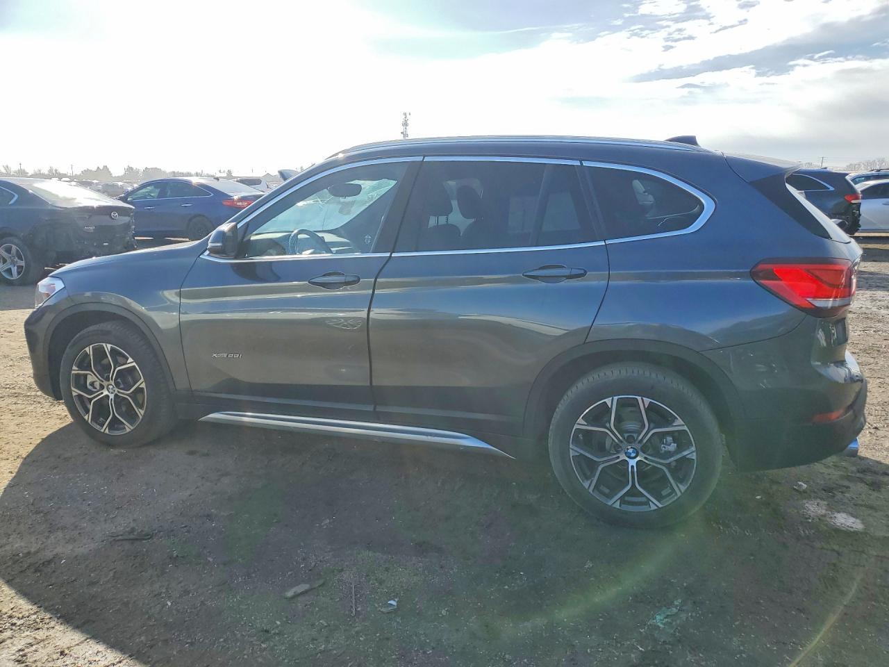 2021 BMW X1 xDrive28I - zdjęcie 2