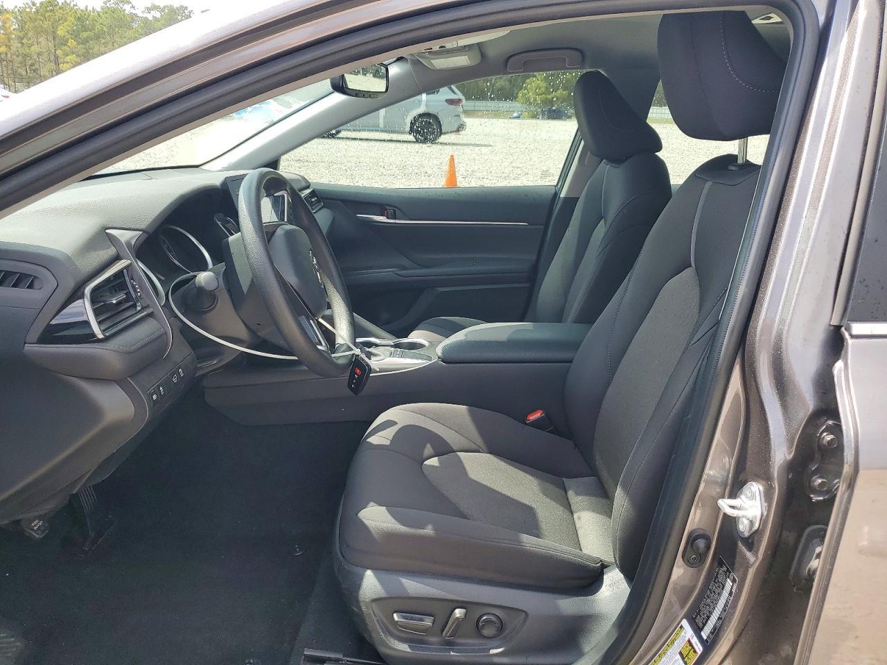 2024 Toyota Camry Le - zdjęcie 7