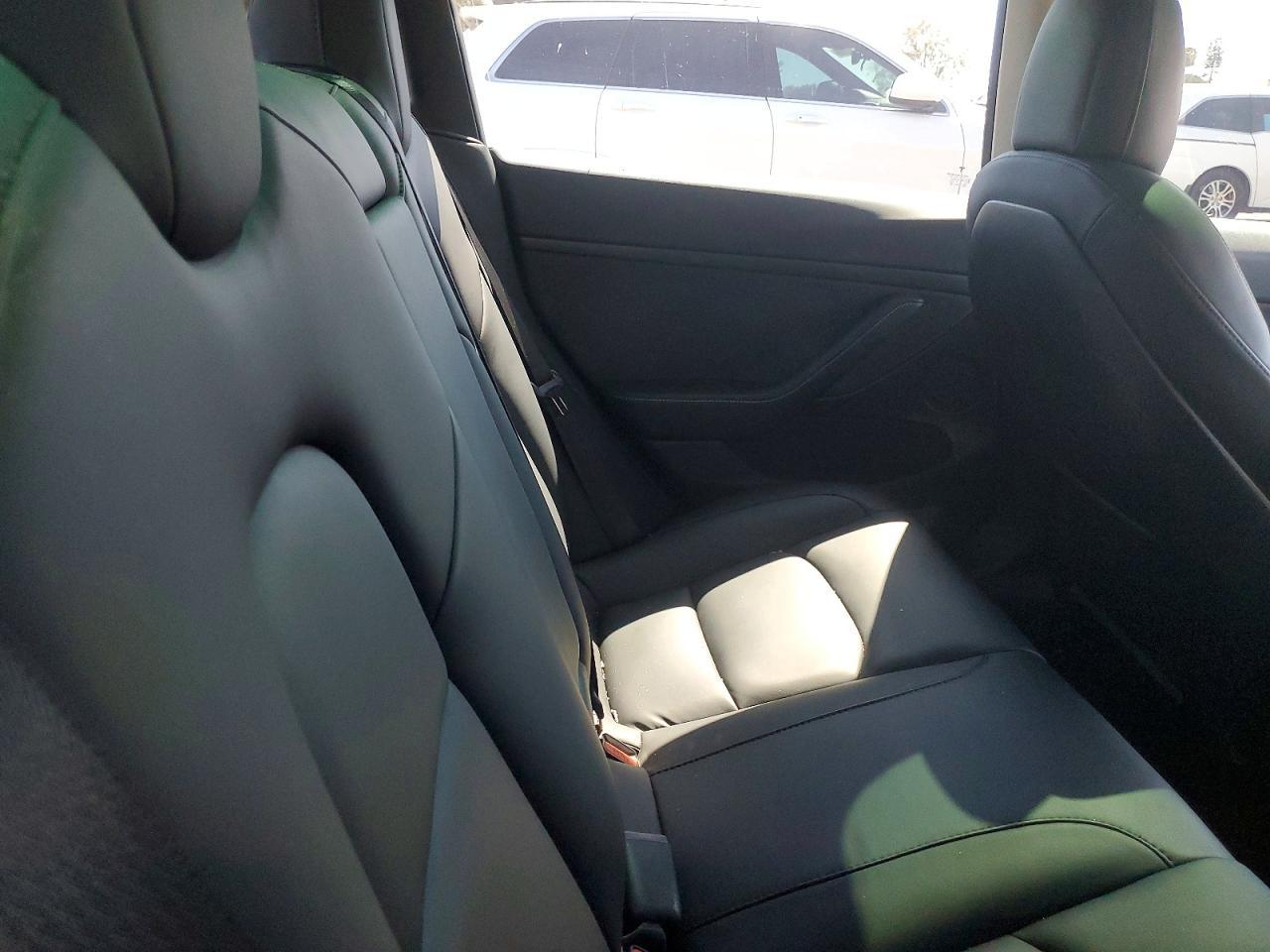 2022 Tesla Model 3 - zdjęcie 10