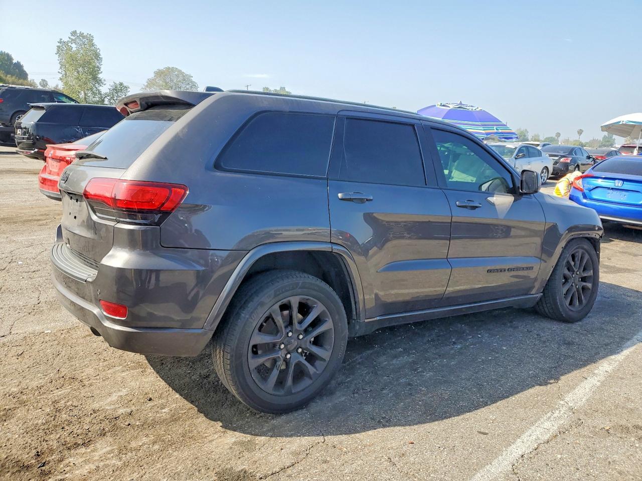 2020 Jeep Grand Cherokee Laredo - zdjęcie 3