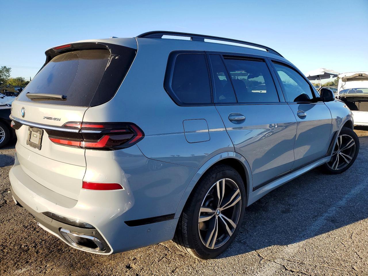2023 BMW X7 xDrive40I - zdjęcie 3