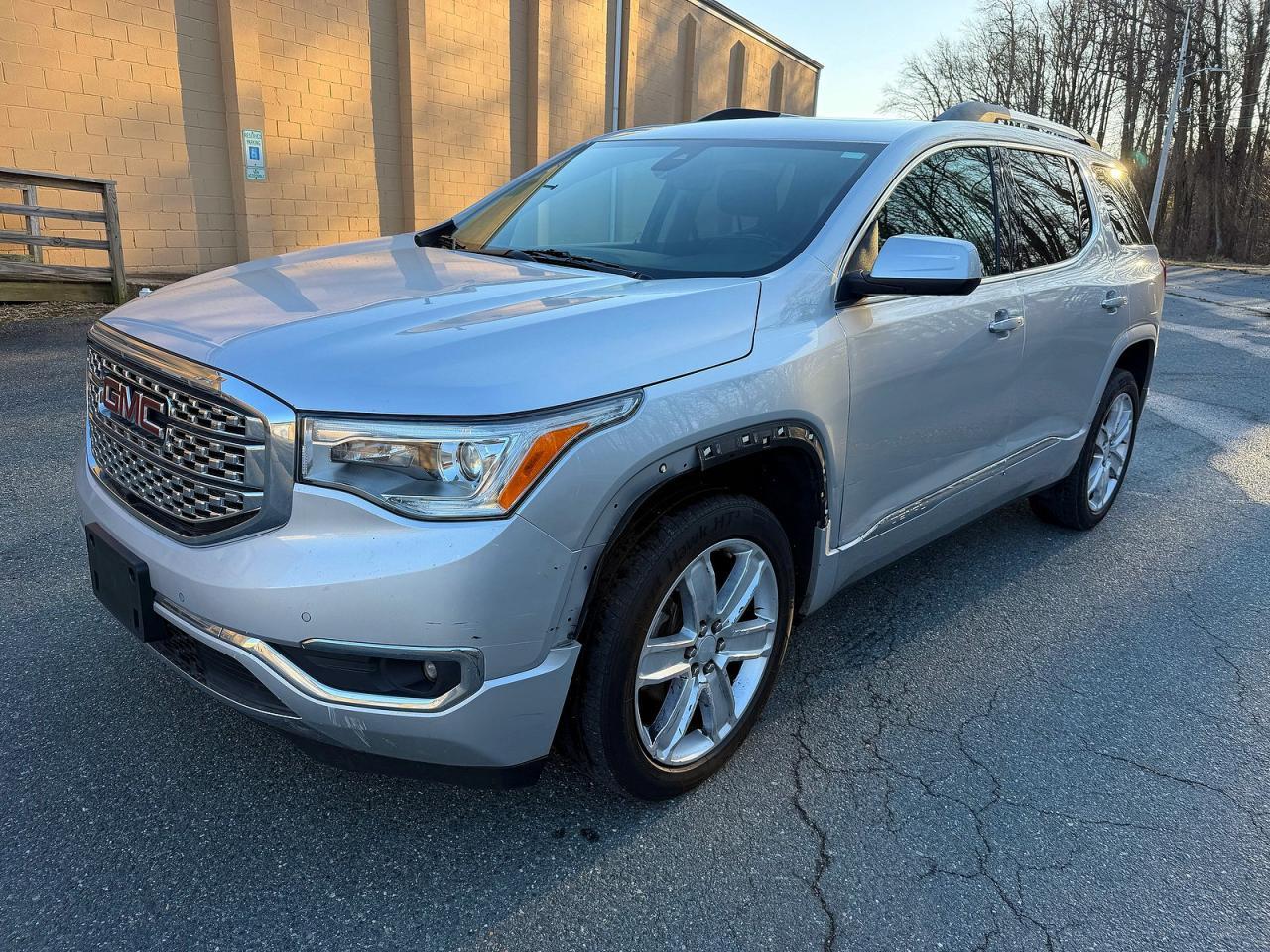 2017 GMC Acadia Denali - zdjęcie 2