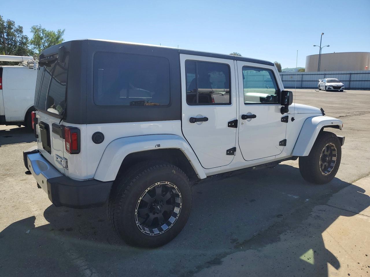2014 Jeep Wrangler Unlimited Sahara - zdjęcie 3