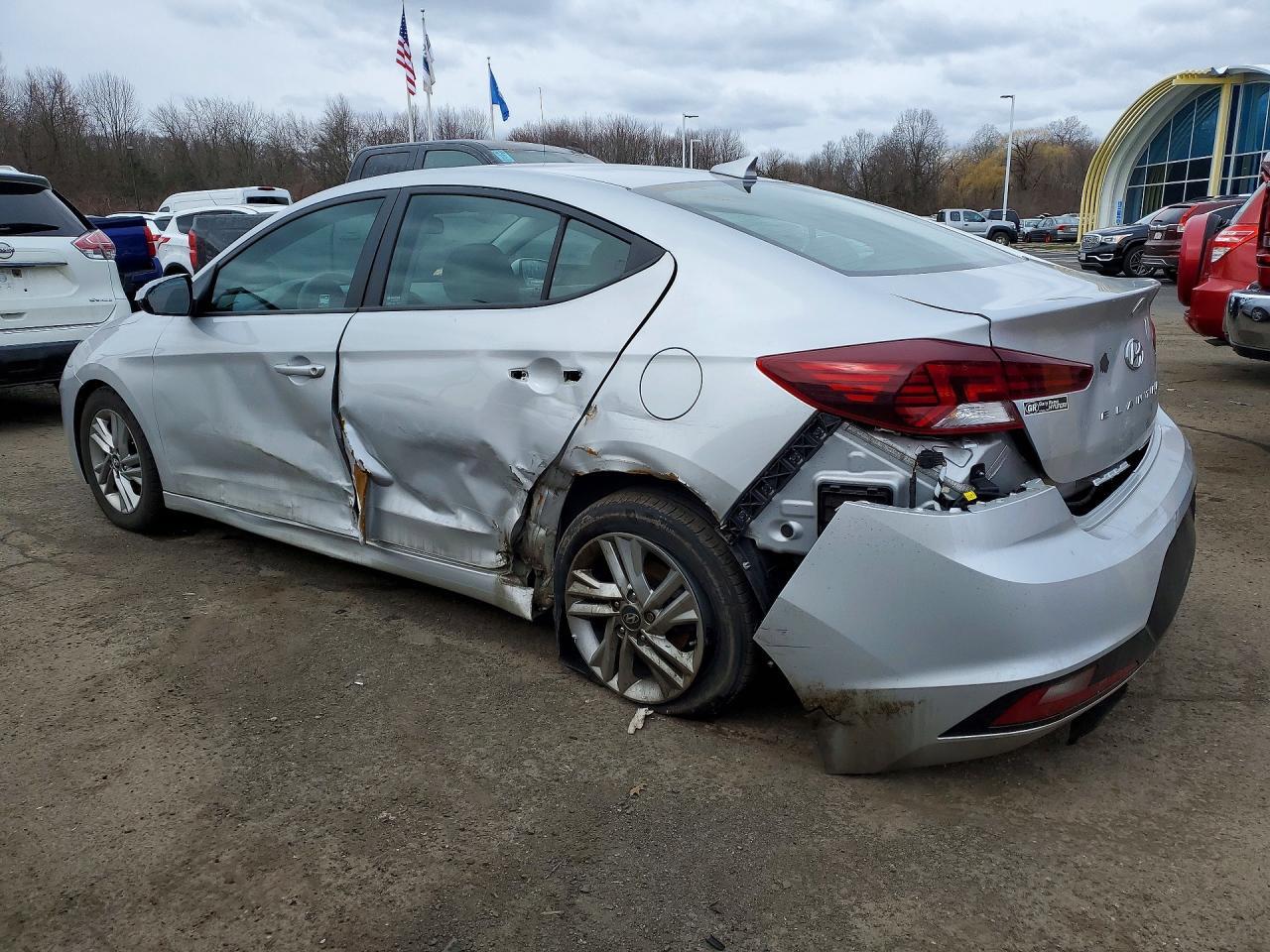 2019 Hyundai Elantra Sel - zdjęcie 2