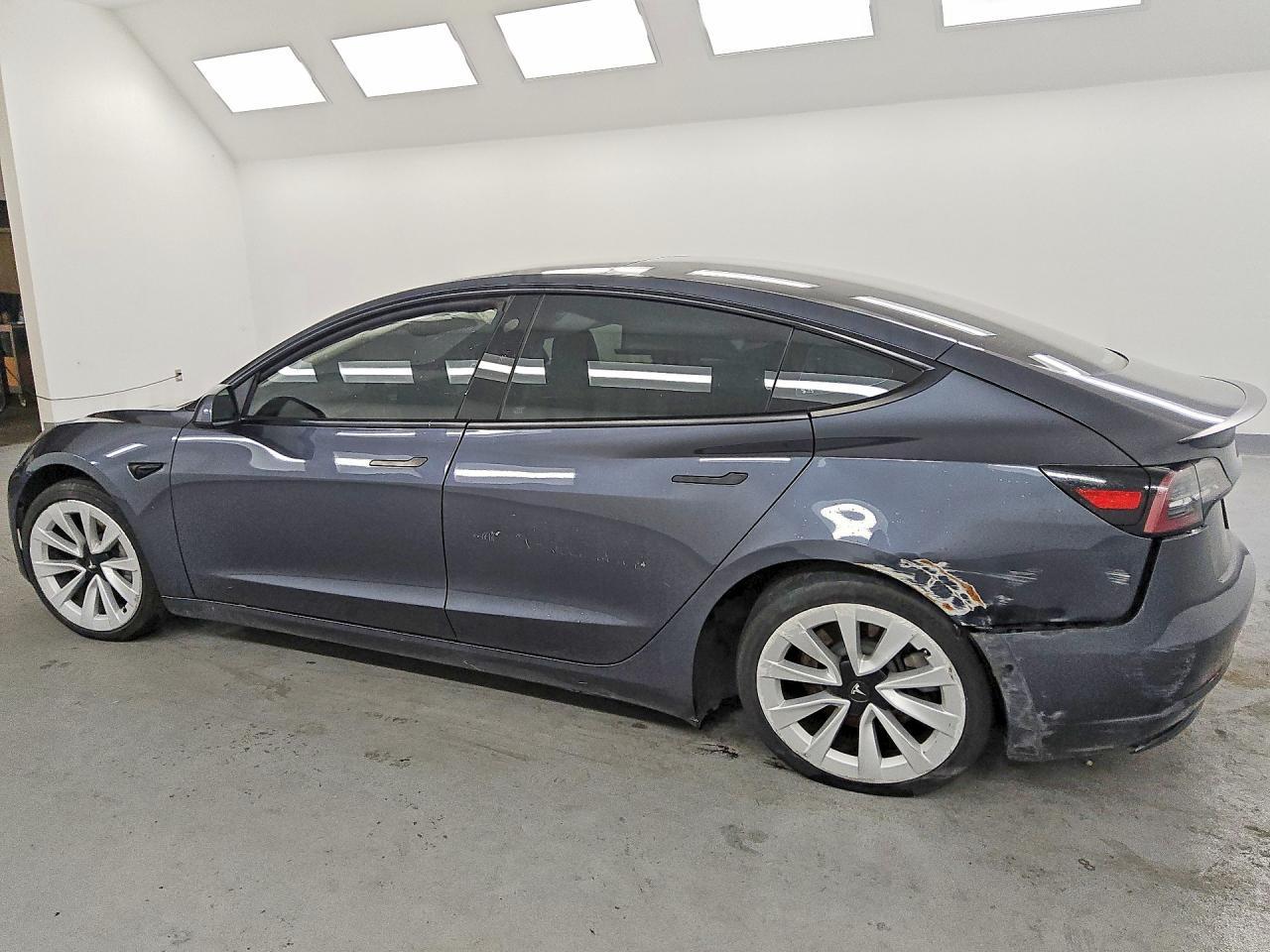 2022 Tesla Model 3 - zdjęcie 2