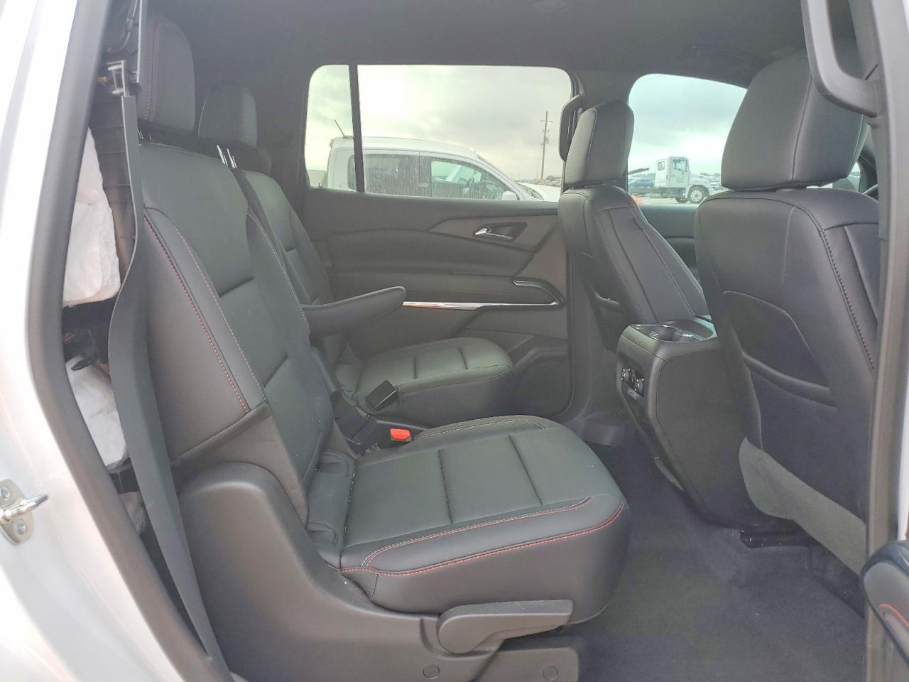 2025 Chevrolet Traverse Z71 - zdjęcie 11