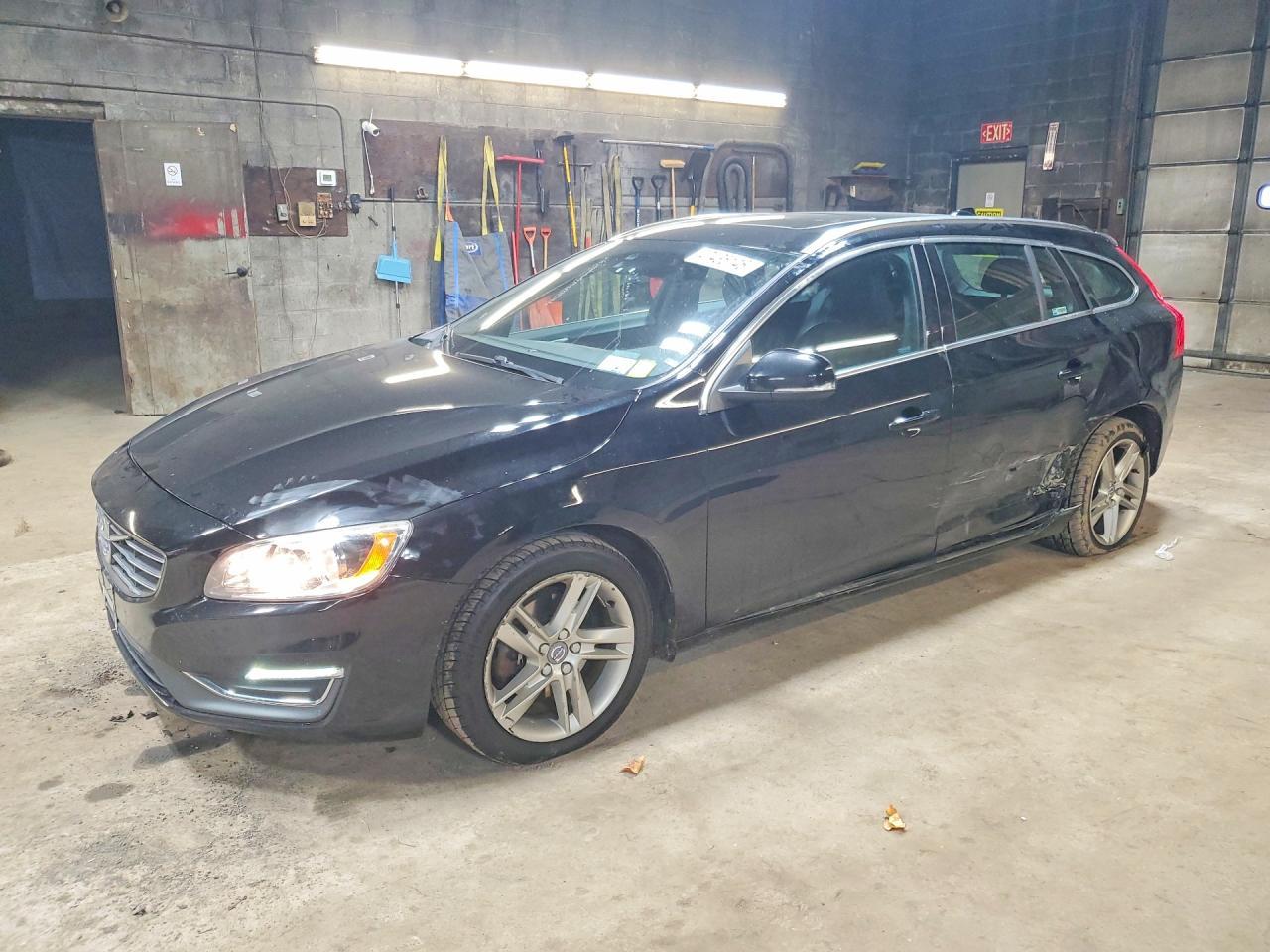 2015 Volvo V60 Premier - zdjęcie główne