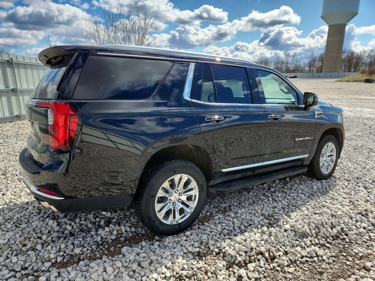 2025 GMC Yukon Denali - zdjęcie 3