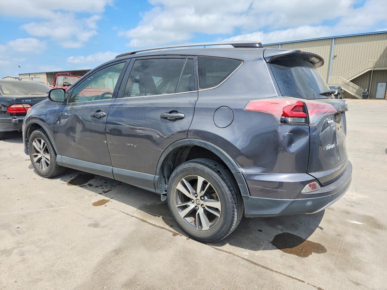 2017 Toyota Rav4 Xle - zdjęcie 2