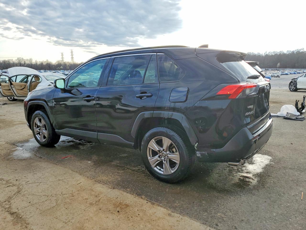 2023 Toyota Rav4 Xle - zdjęcie 2