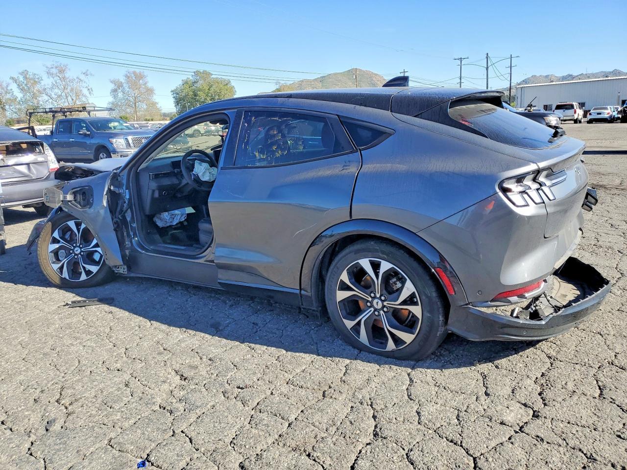 2023 Ford Mustang Mach-E Premium - zdjęcie 2