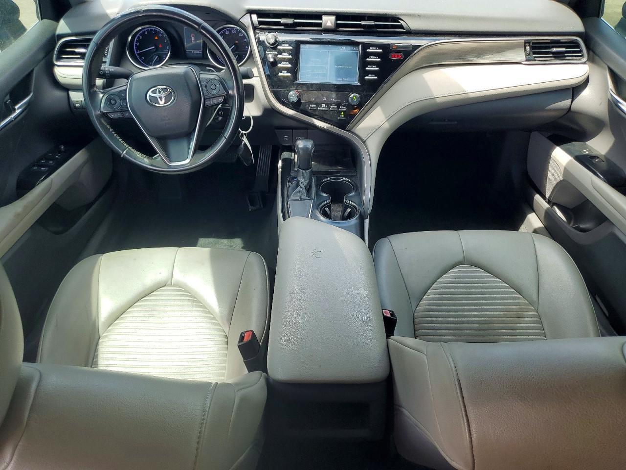 2019 Toyota Camry Se - zdjęcie 8