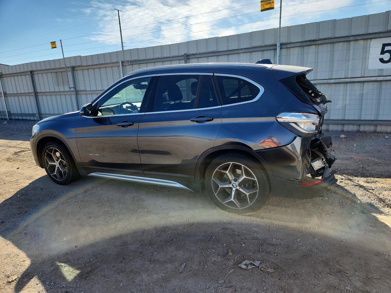 2018 BMW X1 xDrive28I - zdjęcie 2