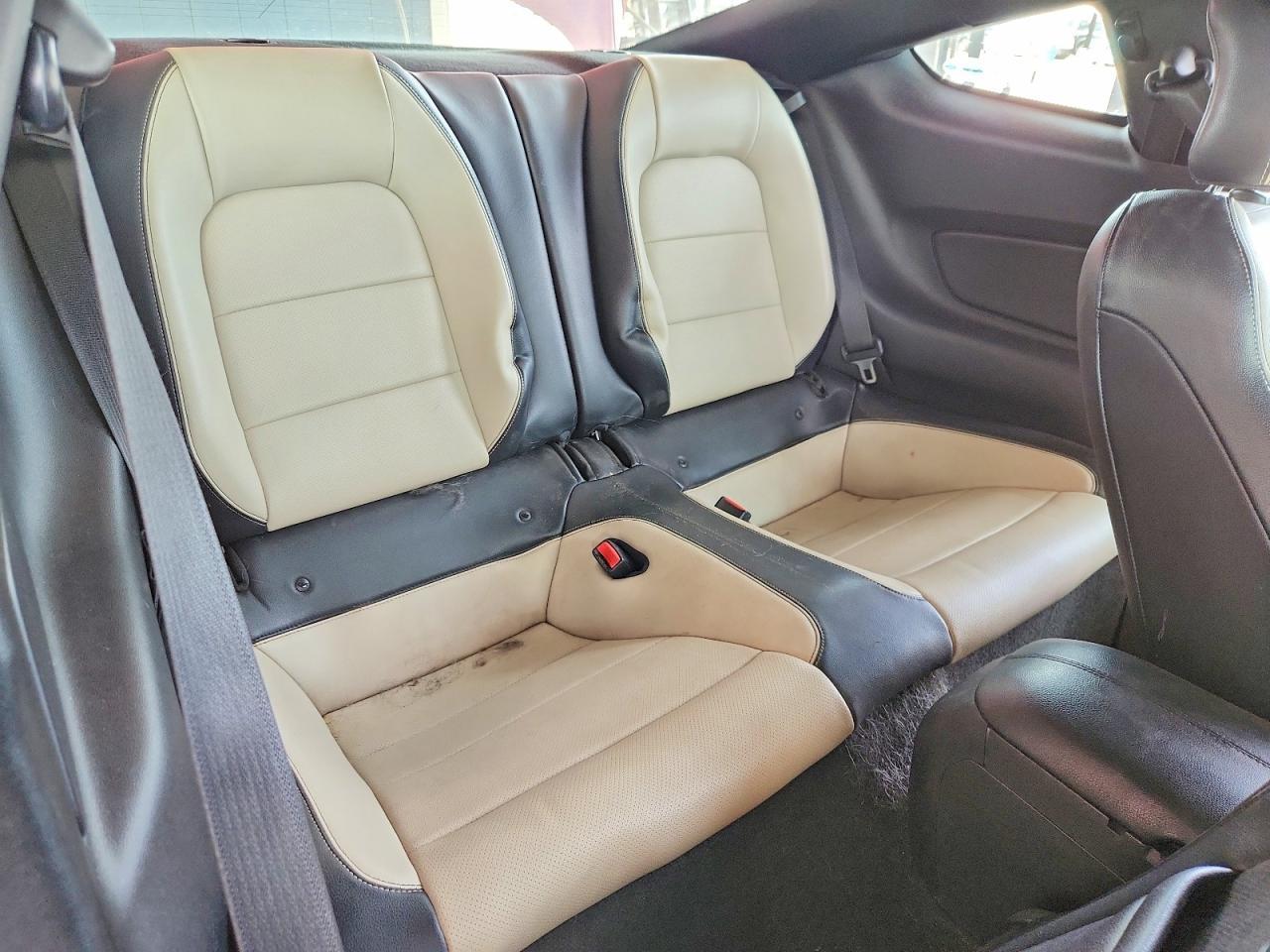 2015 Ford Mustang - zdjęcie 10