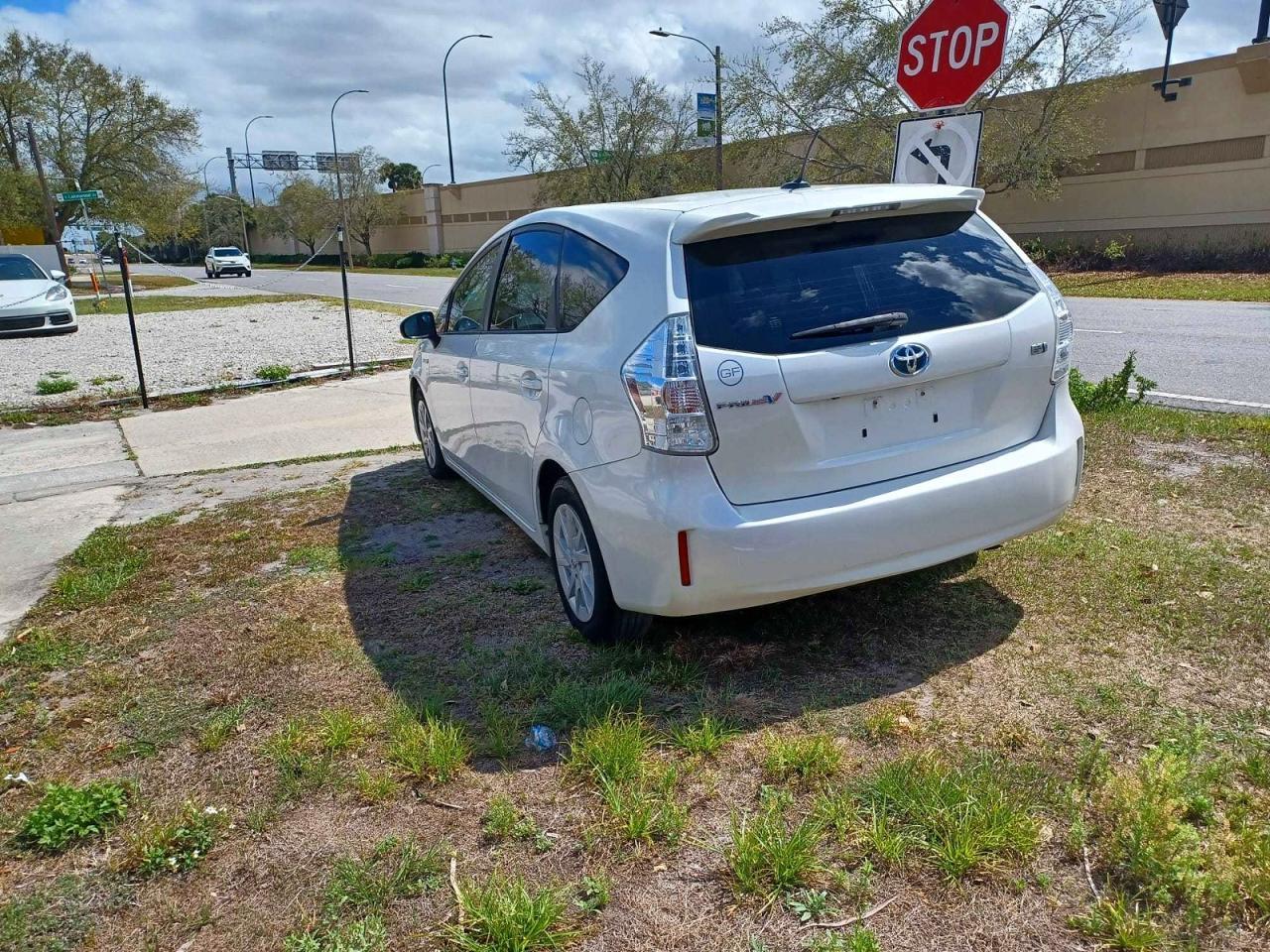 2013 Toyota Prius V Three - zdjęcie 3