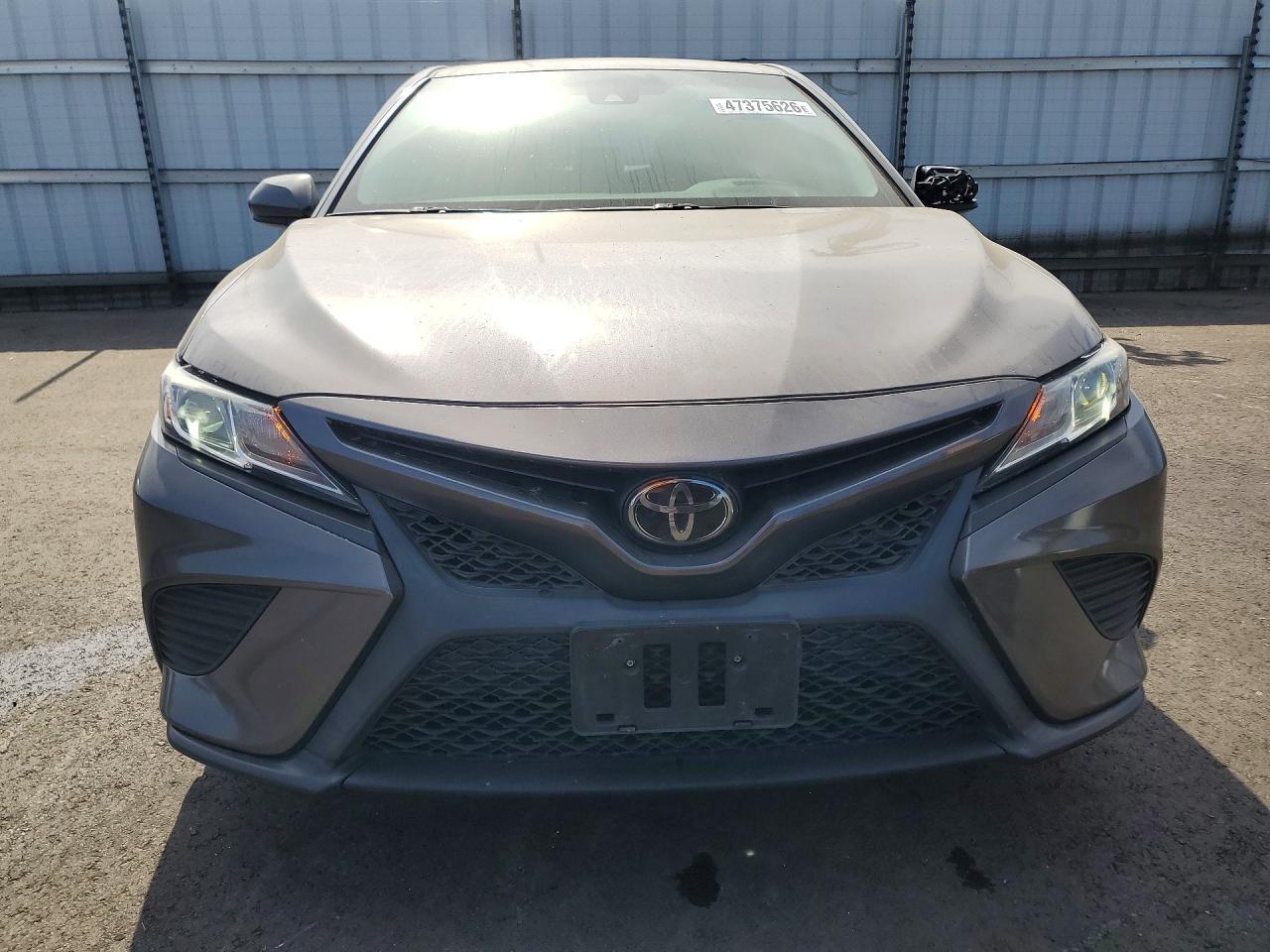 2019 Toyota Camry Se - zdjęcie 5