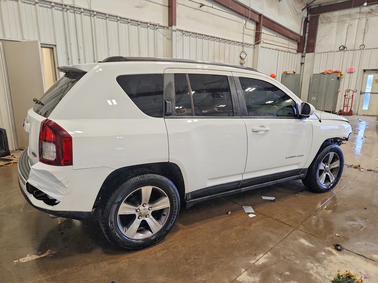 2017 Jeep Compass Latitude - zdjęcie 3