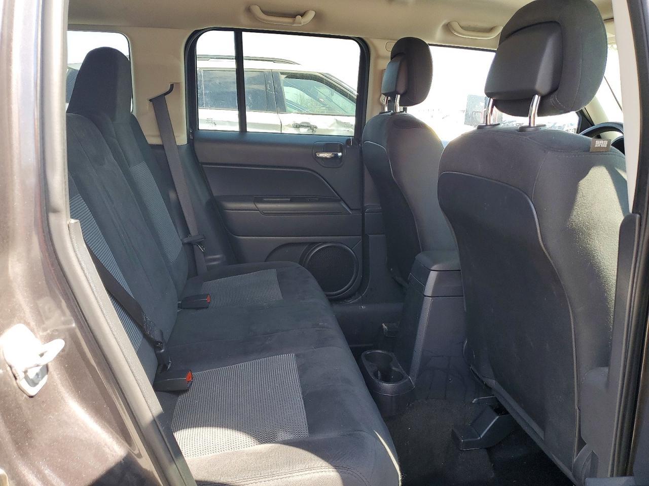 2015 Jeep Patriot Latitude - zdjęcie 11
