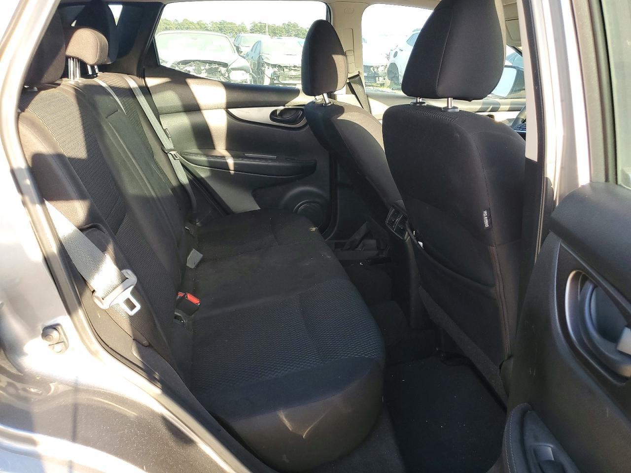 2020 Nissan Rogue Sport S - zdjęcie 11