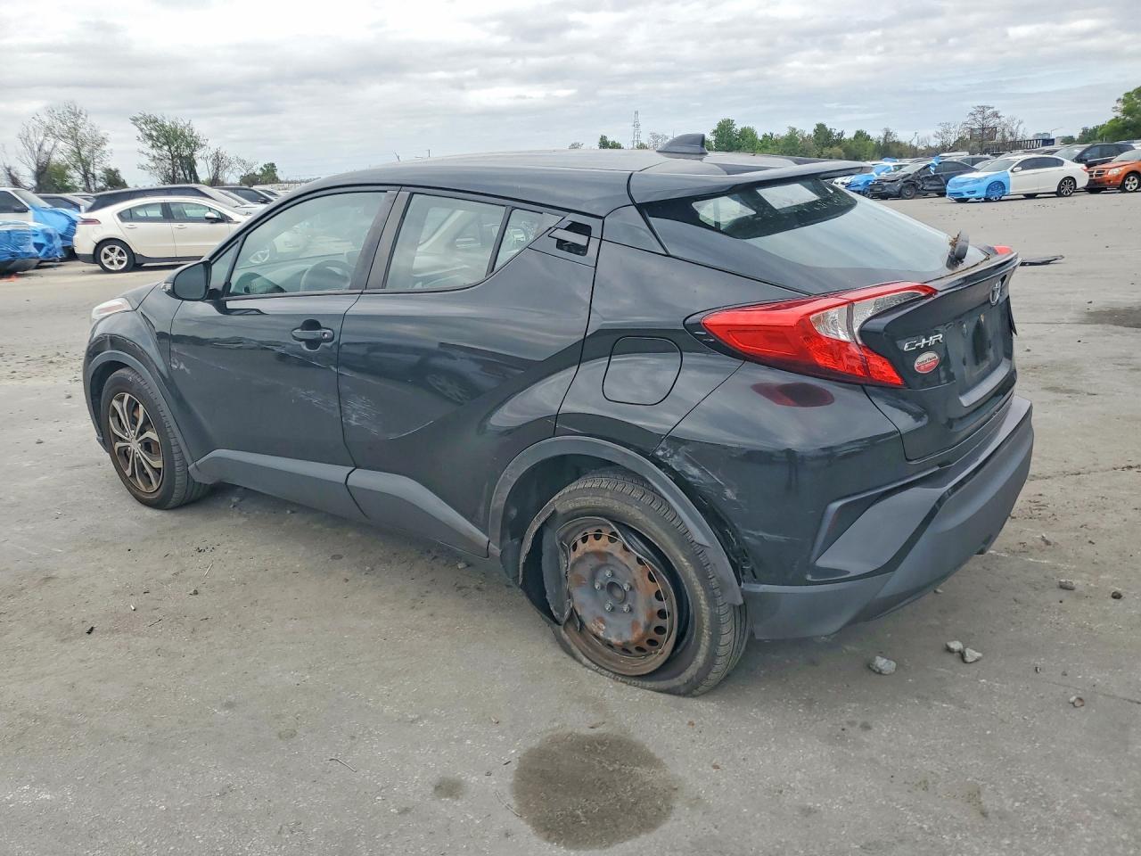 2020 Toyota C-Hr Le - zdjęcie 2