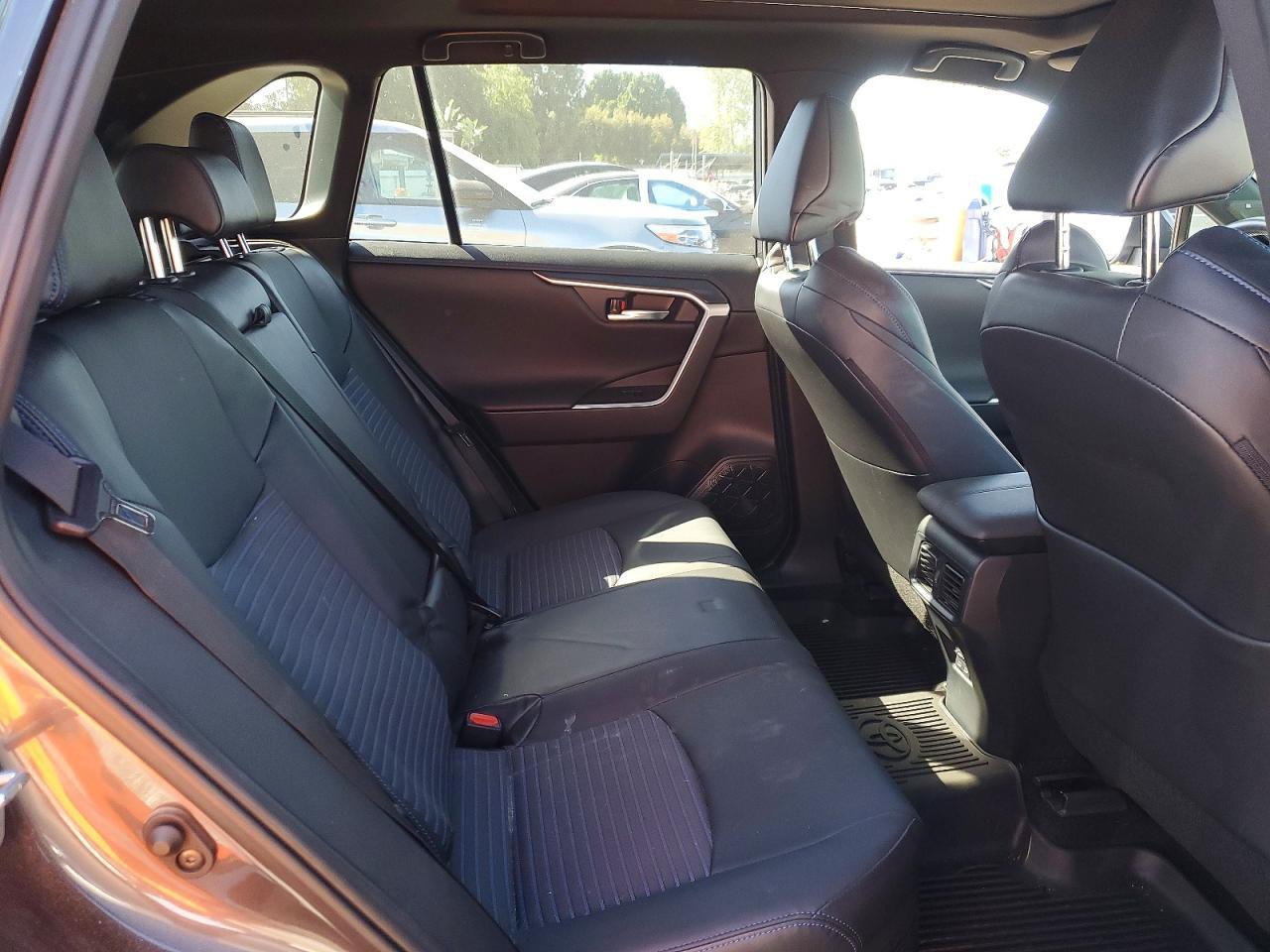 2024 Toyota Rav4 Hybrid Xse - zdjęcie 11