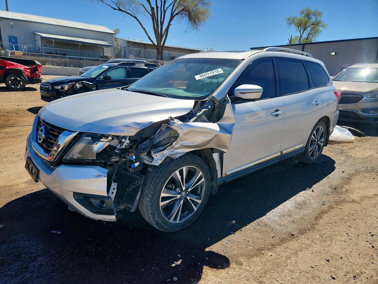 2017 Nissan Pathfinder Platinum - zdjęcie główne
