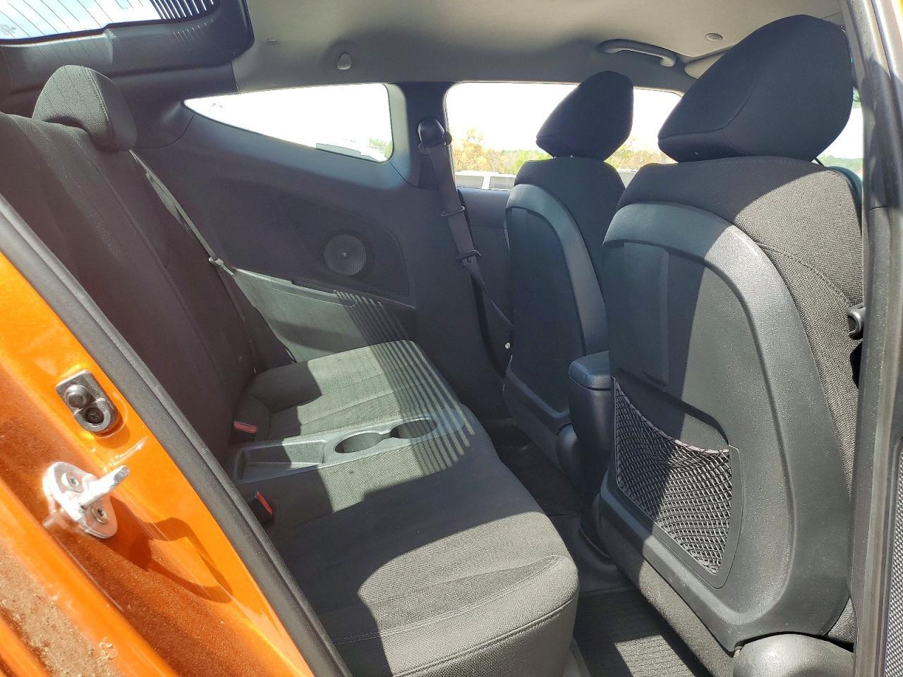 2016 Hyundai Veloster Base - zdjęcie 10