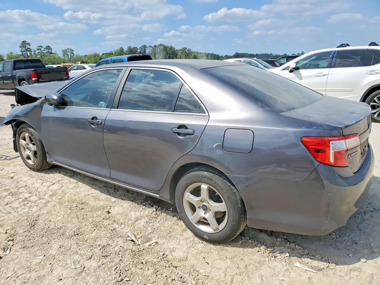 2014 Toyota Cmry Le/Se - zdjęcie 2