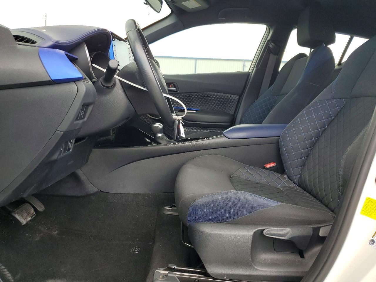 2020 Toyota C-Hr Xle - zdjęcie 7