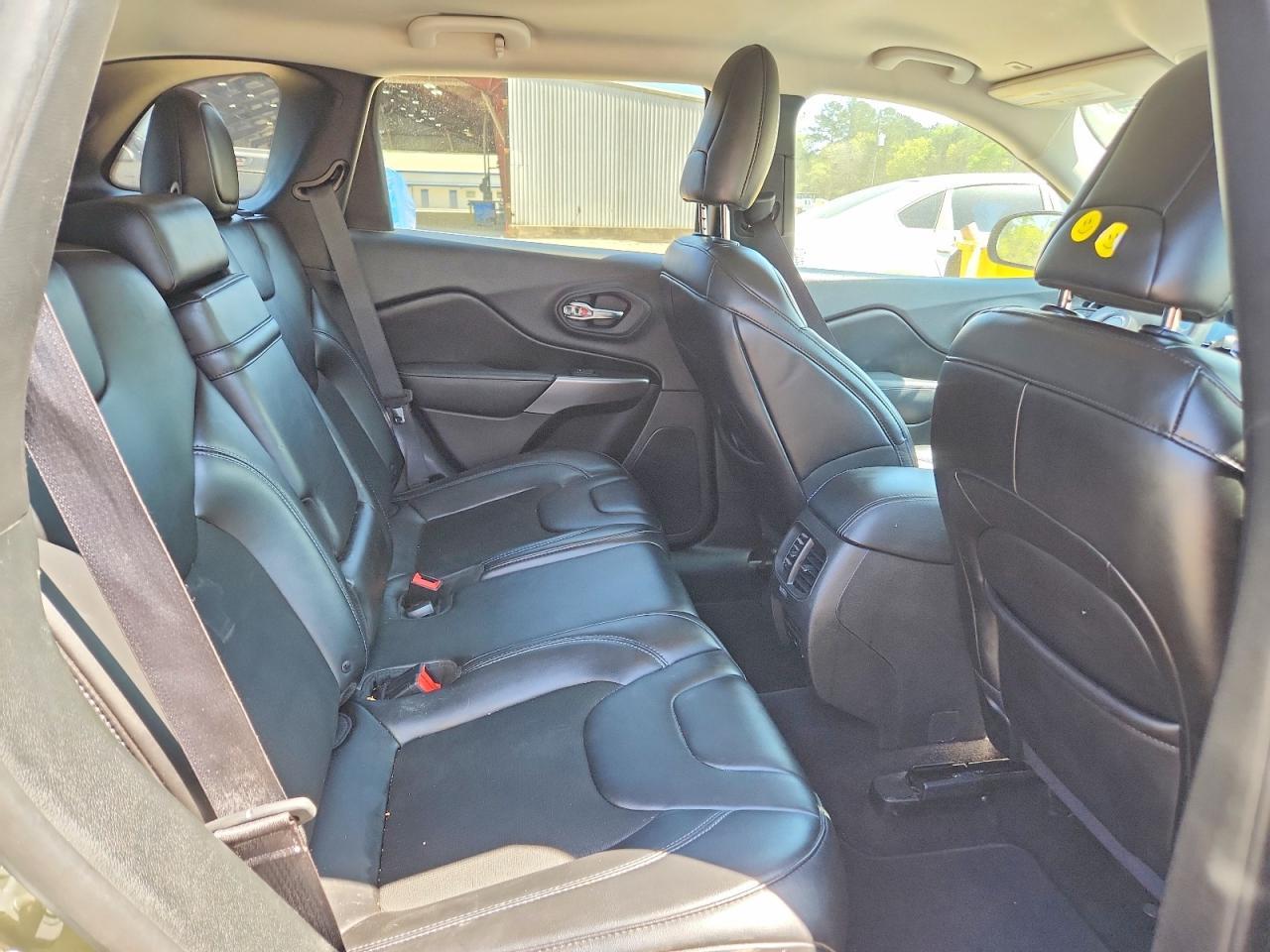 2019 Jeep Cherokee Latitude Plus - zdjęcie 10