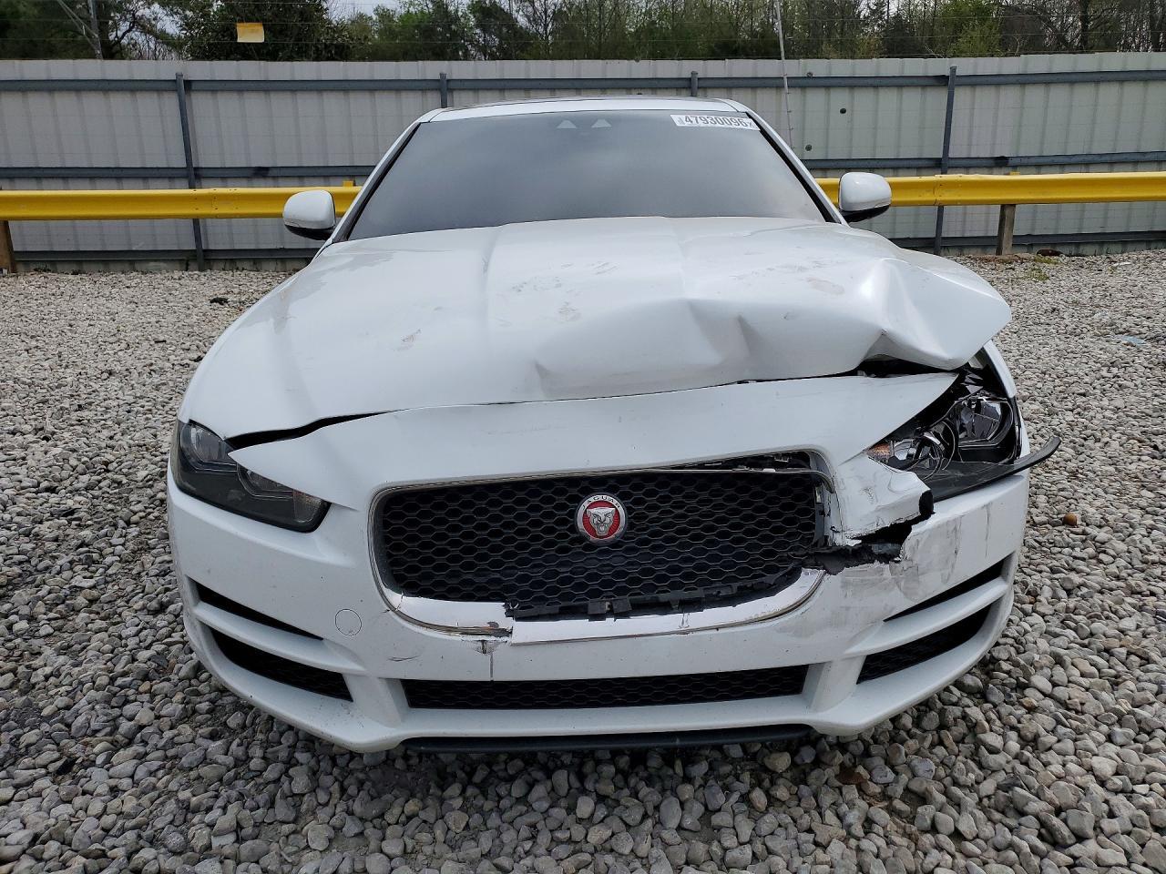 2019 Jaguar Xe - zdjęcie 5