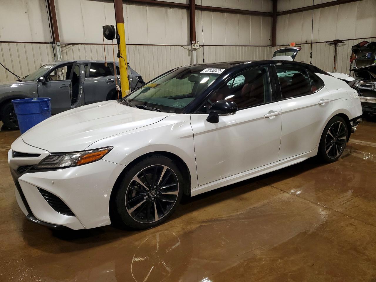 2018 Toyota Camry Xse - zdjęcie główne