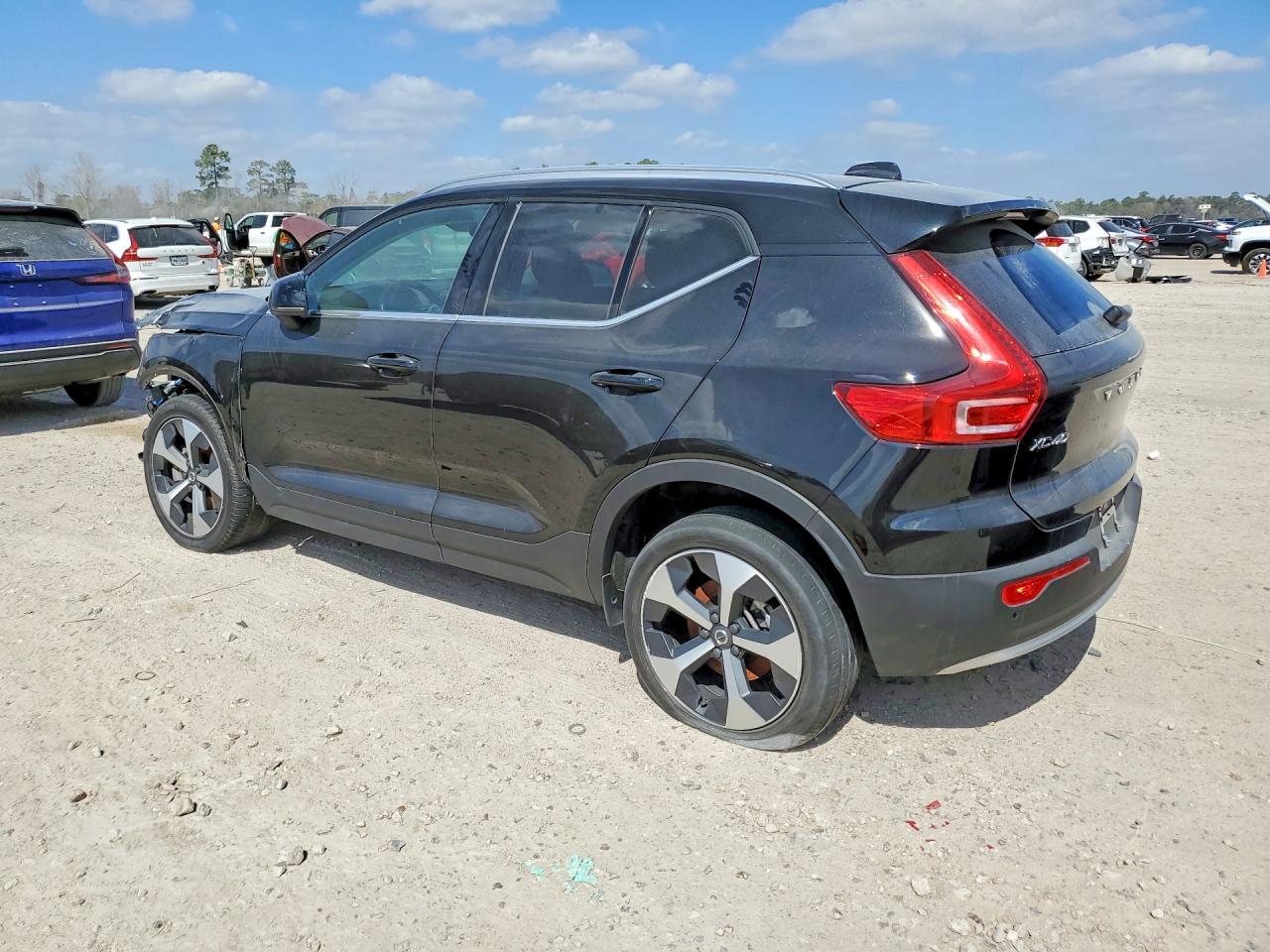 2025 Volvo Xc40 Core - zdjęcie 2